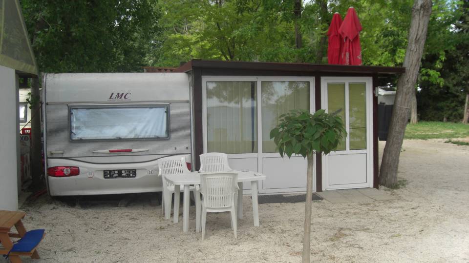 Wohnwagen mieten in Kroatien LMC 720