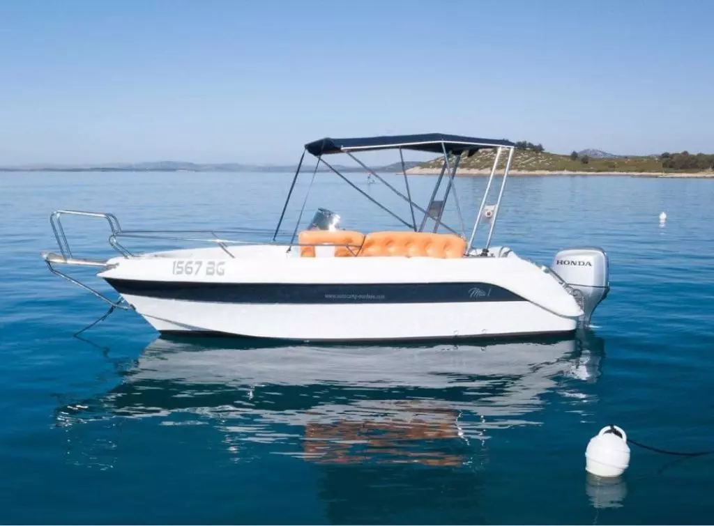 Konsolenboot mieten Mia 1